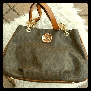 Michael Kors Mongram bag